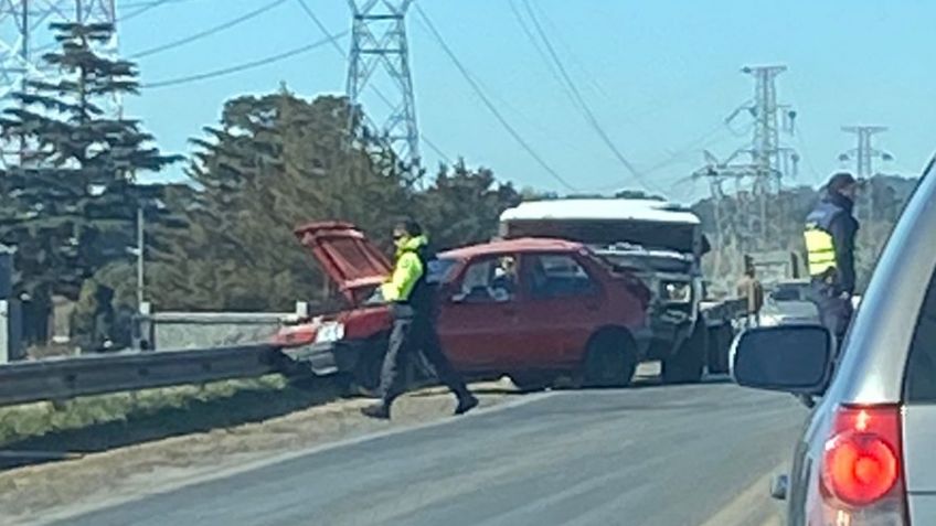Camioneta y auto colisionaron en Ruta 226