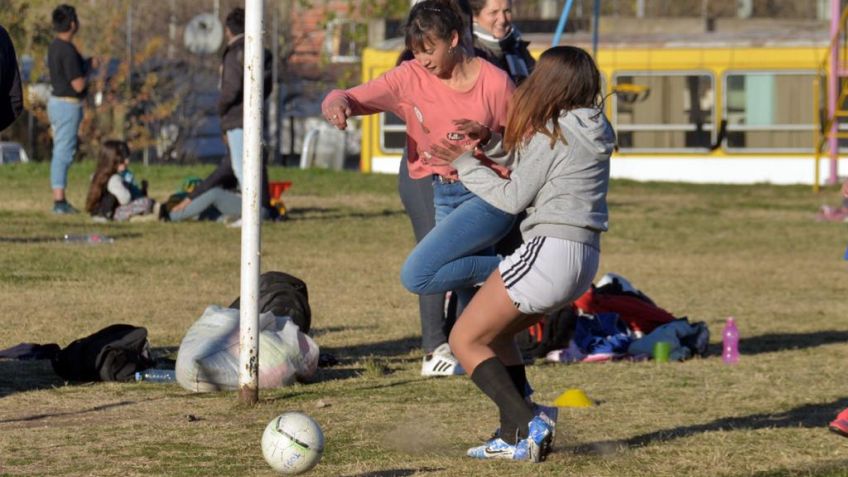 Cientos de jóvenes en el encuentro para fortalecer la integración y la práctica deportiva