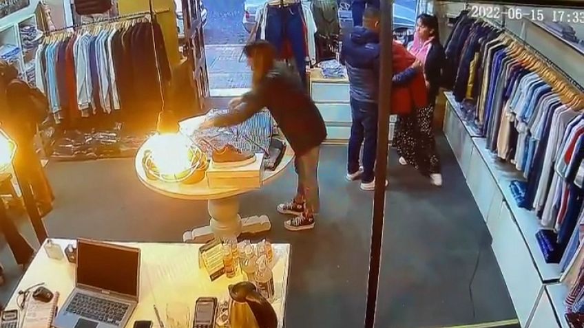 Robaron en un local de ropa y quedaron grabados por la cámara de seguridad