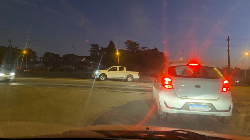 Ruta 226: por no ir hasta el desvío, toman en contramano por Colectora
