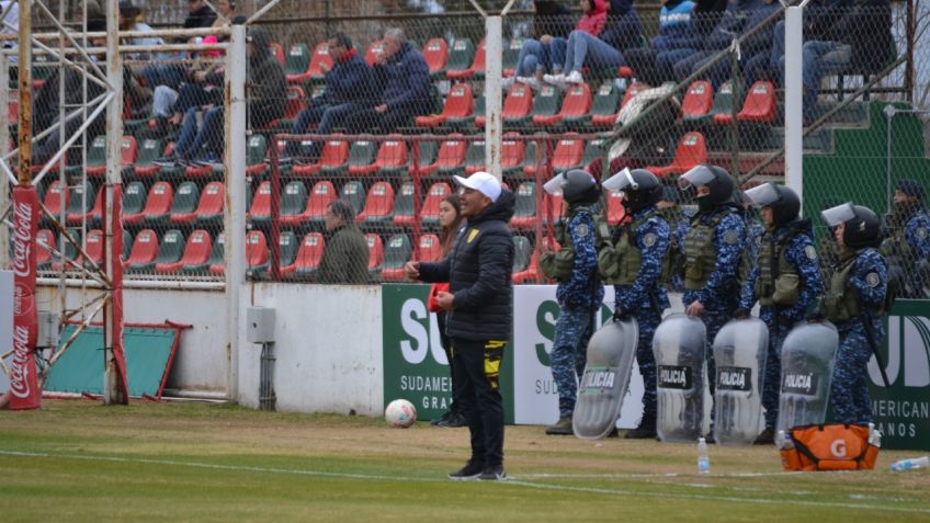 En el debut de Sotelo, Santamarina ganó en Casares