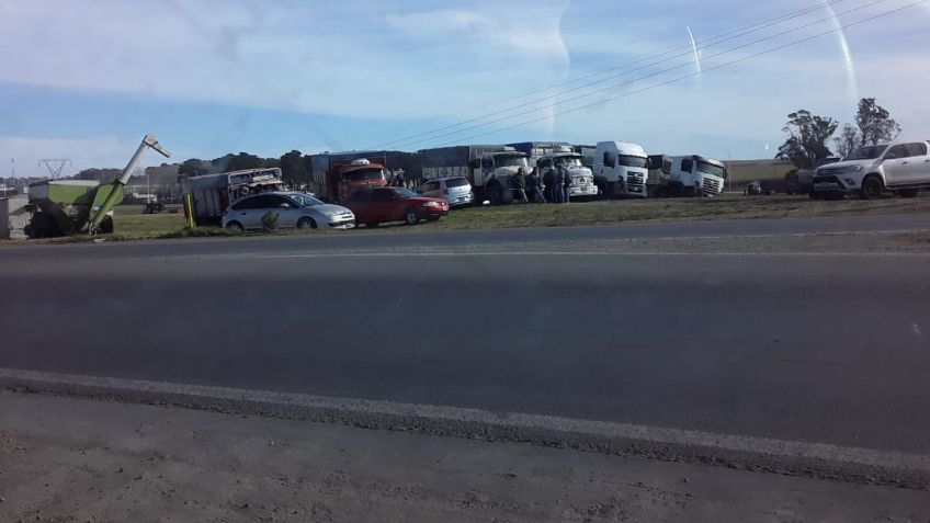 Camioneros continúan con el reclamo por la falta de gasoil