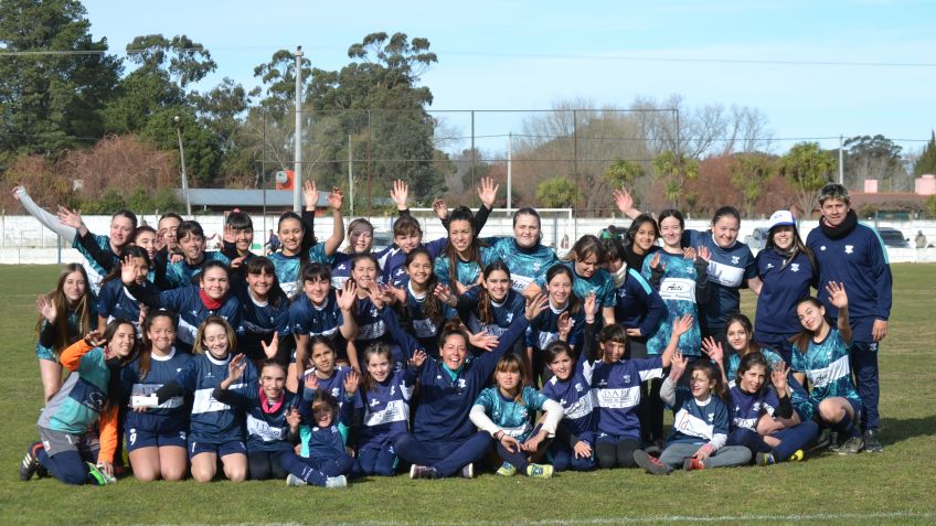 El Fútbol Femenino del Club Gimnasia realizó su primer encuentro