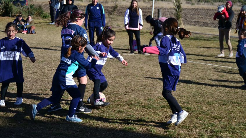 El Fútbol Femenino del Club Gimnasia realizó su primer encuentro