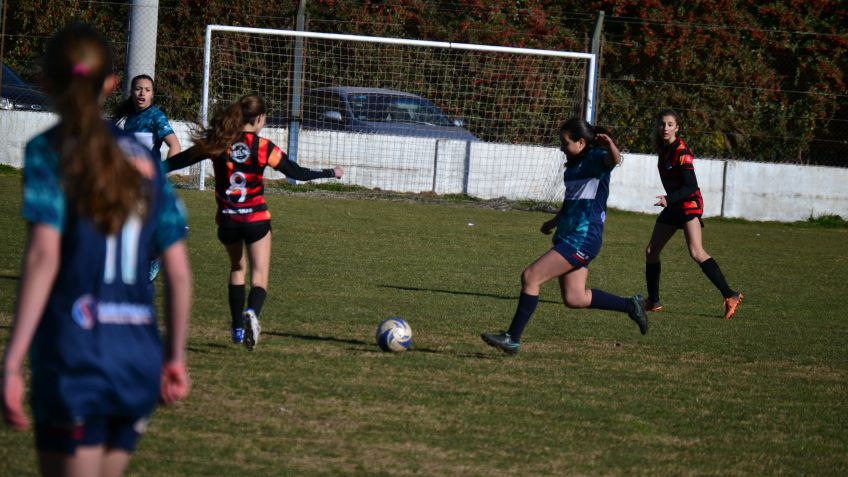 El Fútbol Femenino del Club Gimnasia realizó su primer encuentro