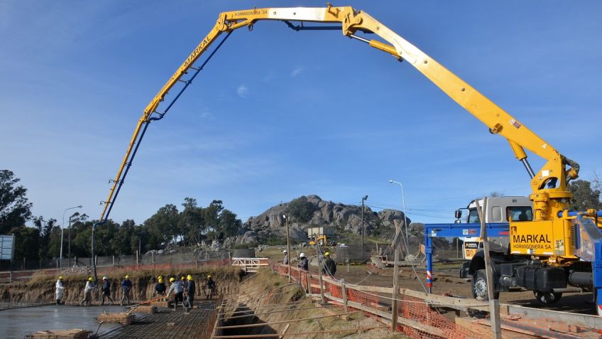 A buen ritmo continúan las obras de la construcción de la cisterna de agua en La Movediza
