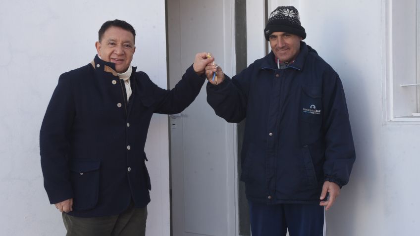 Amemt entregó las llaves al ganador del sorteo de una vivienda