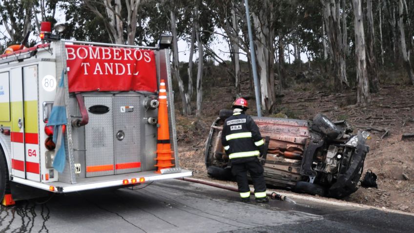 Vuelco en la curva del Monumento al Fundidor