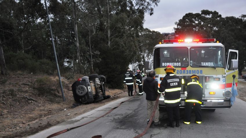 Vuelco en la curva del Monumento al Fundidor