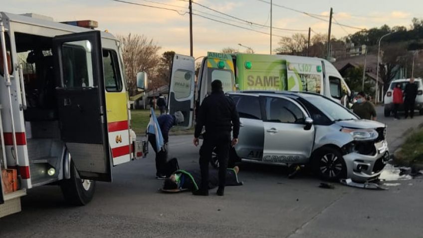 Tres heridos en un duro choque entre dos vehículos