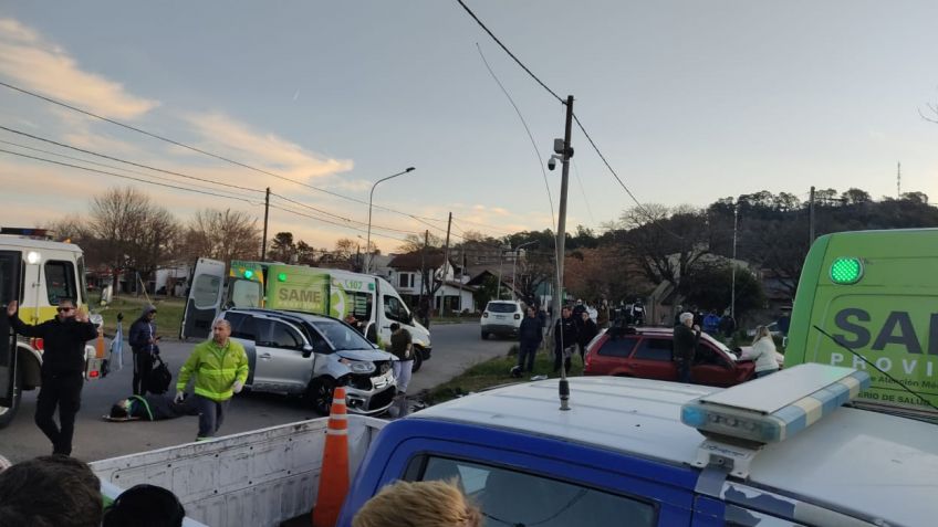 Tres heridos en un duro choque entre dos vehículos