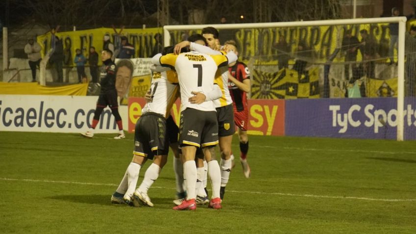 De local, Santamarina sumó un punto que no le sirve de nada