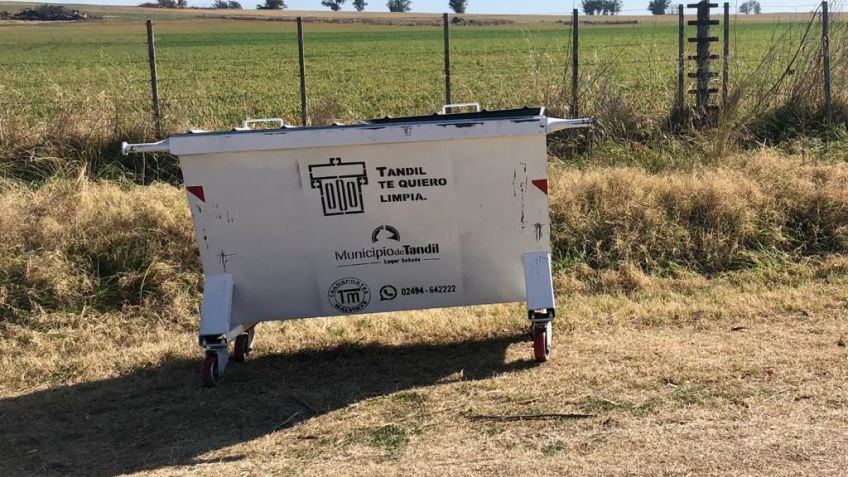 En Cerro Leones, la gente sigue sacando los residuos y los deposita en sus basurines