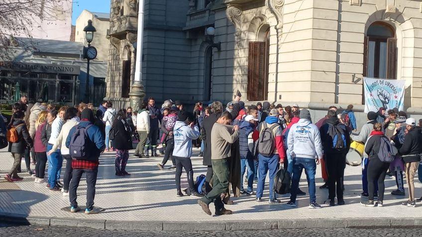 Organizaciones sociales se movilizaron al Municipio por el Salario Básico Universal