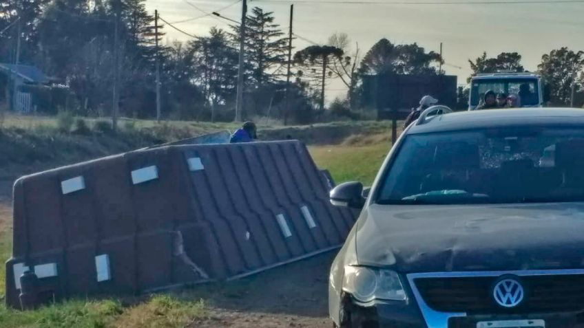 Ruta 226: una pileta se desprendió de un camión e impactó contra un auto