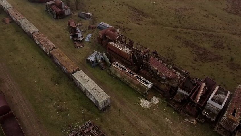 Explorando el cementerio de trenes tandilense