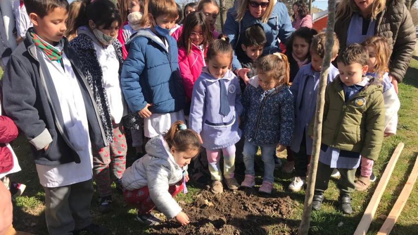 En Vela, arrancaron las actividades previstas por el Día del Arbol