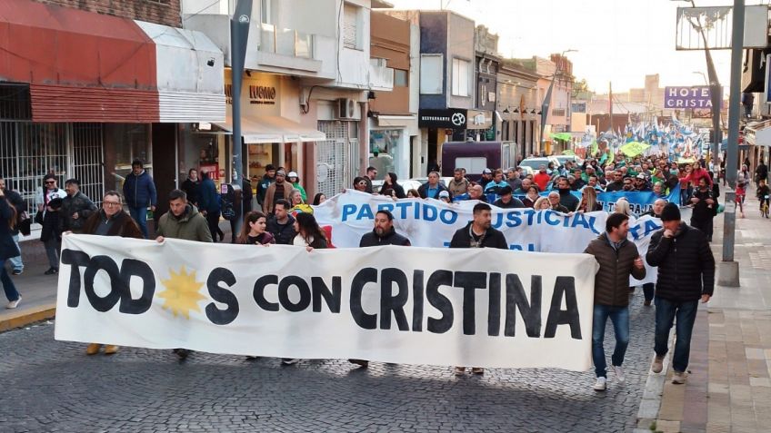 Con una gran convocatoria, se llevó a cabo el banderazo para apoyar a Cristina Fernández