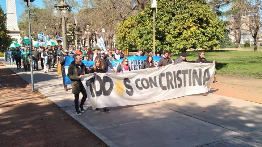 Con una movilización, en Tandil repudian el atentado contra Cristina