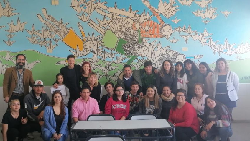 Un mural que promueve a la Unicen, fue inaugurado en la Escuela de Arco Iris