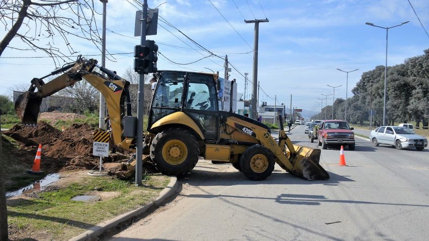 Avanzan los trabajos de recambio de cañerías de agua en calle Azucena
