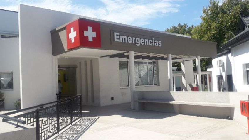 Motociclista pelea por su vida tras colisionar con un automóvil