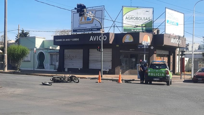 Choque entre bicicleta y moto en Balbín y Marconi
