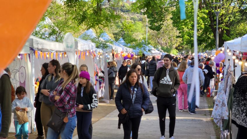 Con la presencia del Intendente, la Feria de Mujeres Emprendedoras celebró su quinto Aniversario