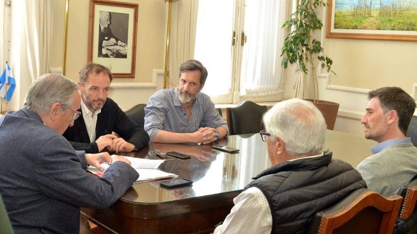 Se firmó el contrato para la construcción de 24 viviendas en el Barrio Arco Iris