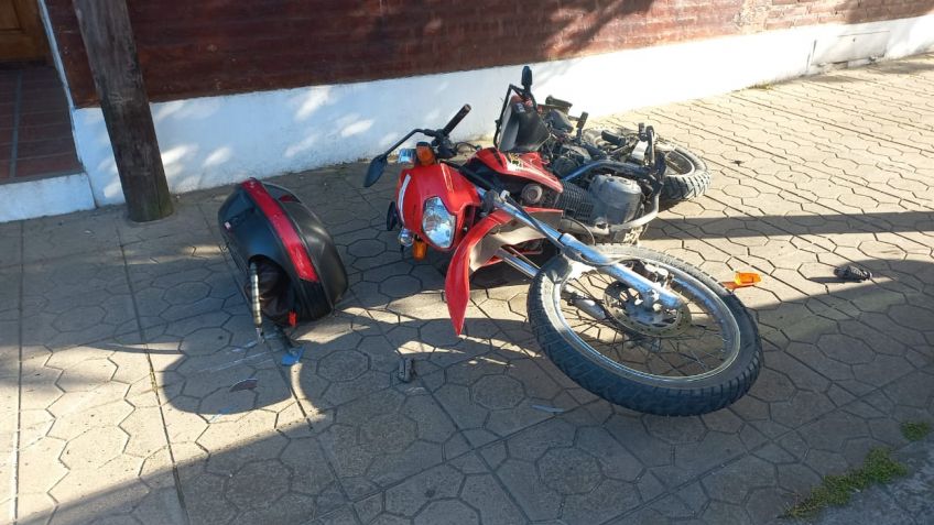 Mala maniobra generó un choque: un motociclista herido