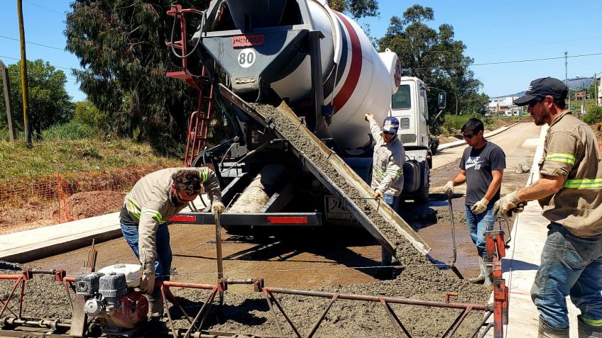 Mientras se aguarda el inicio de nuevos proyectos, avanza la obra de pavimentación