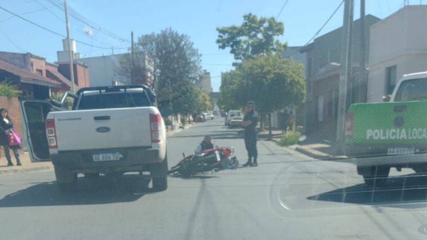 Un motociclista con politraumatismos, al colisionar con una camioneta