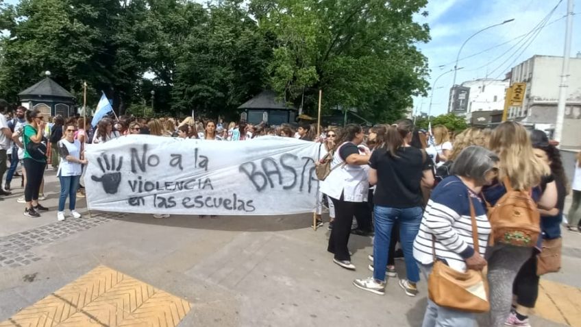 Docentes de Tandil marcharon pidiendo: "Basta de Violencia en las Escuelas"