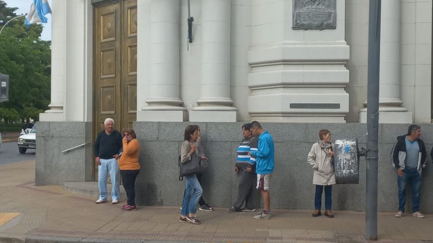 Dispar acatamiento tuvo el cambio de horario en las entidades bancarias