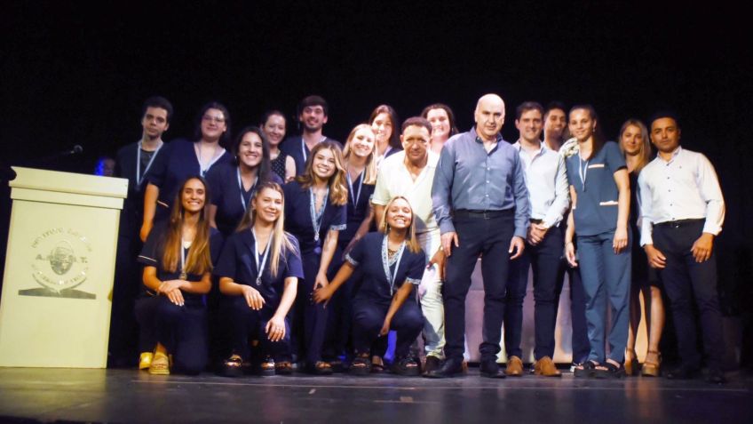 El Instituto Amemt entregó medallas a sus egresados