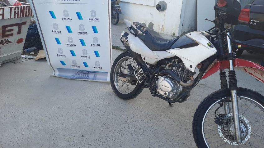 Joven motociclista perdió la vida tras colisionar con un camión estacionado
