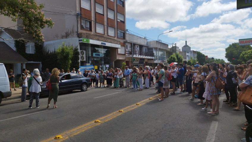 Afiliados a IOMA reclamaron frente a la sede de la Obra Social