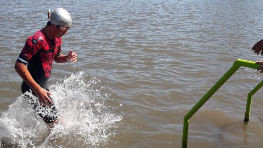 El tandilense Enzo González Toletti se impuso en su categoría en el Triatlón de Azul