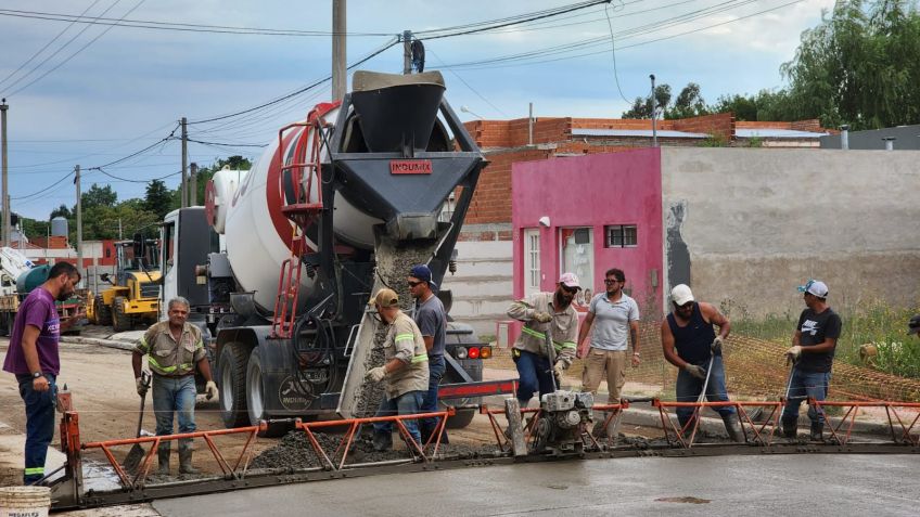 Avanzan las obras de pavimentación y cordón cuneta en varios puntos de la ciudad