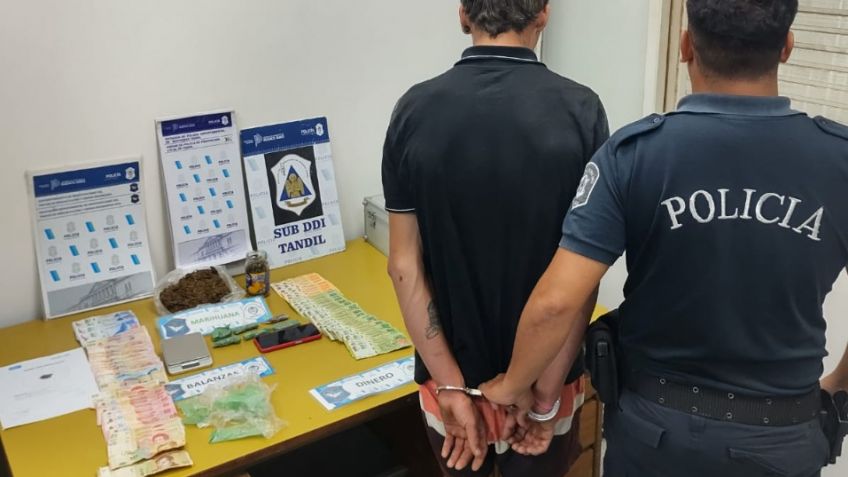 Aprehenden a dos jóvenes mientras vendían marihuana en la vía pública