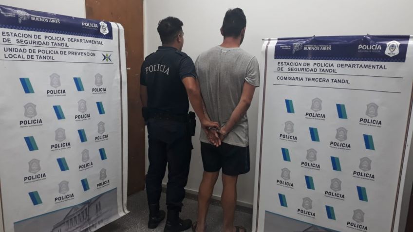 Aprehenden a dos jóvenes mientras vendían marihuana en la vía pública