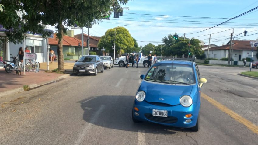 Un hombre herido en choque entre dos autos 
