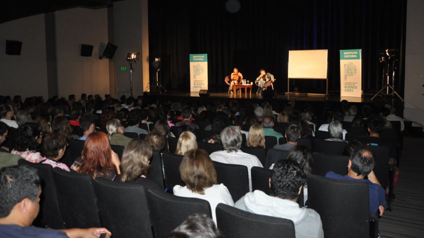 Pedro Saborido y Natali Incaminato llenaron el Centro Cultural Universitario