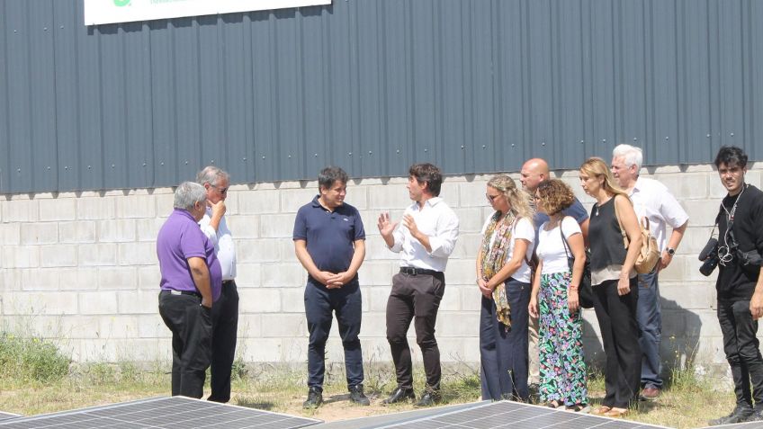 En su visita a Tandil, Manes recorrió uno de los parques solares de la Usina