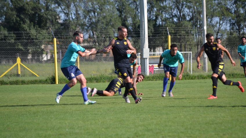 Santamarina se probó ante Grupo Universitario