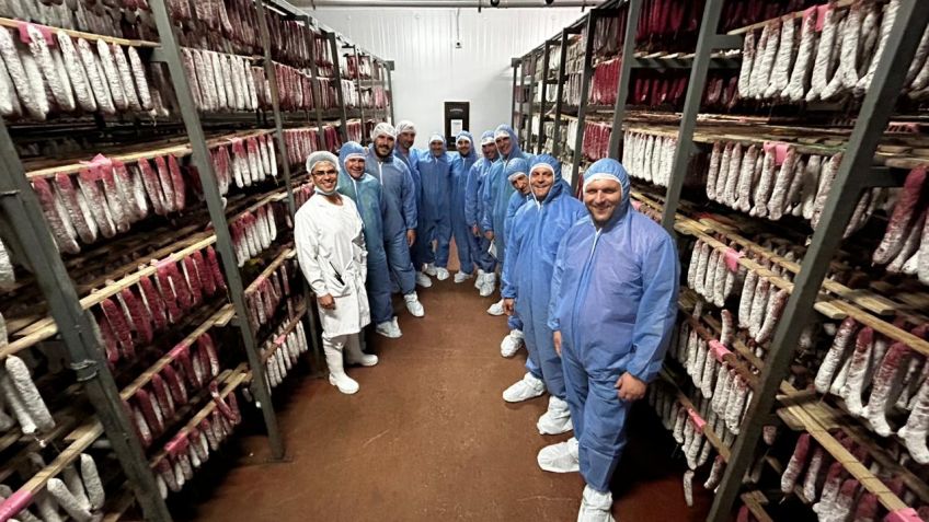 Productores porcinos españoles visitaron Tandil para conocer el agregado de valor en origen 