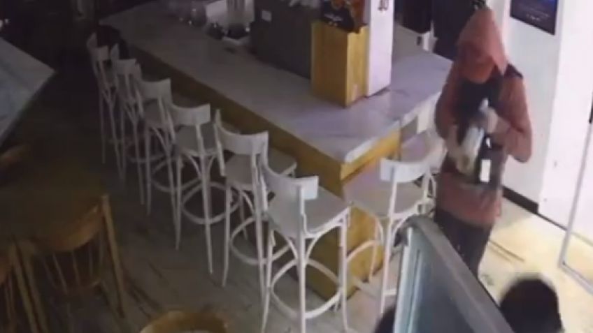 Delincuentes robaron en un local gastronómico y quedaron filmados