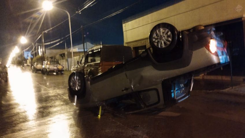 Una camioneta volcó en Franklin y México