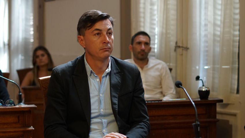 El concejal Méndez presentó un proyecto para extender los plazos de permanencia e incorporación de taxis y remises 