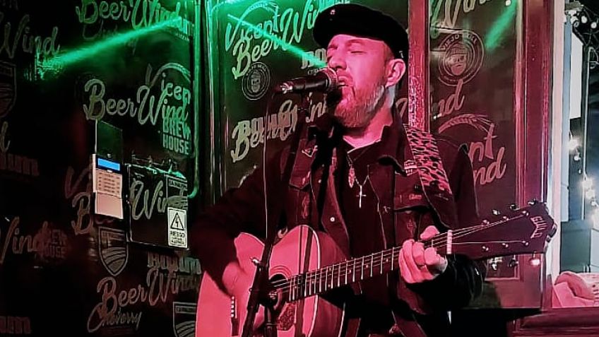 El cantautor tandilense Leo Bruno realizó una importante gira por La Costa